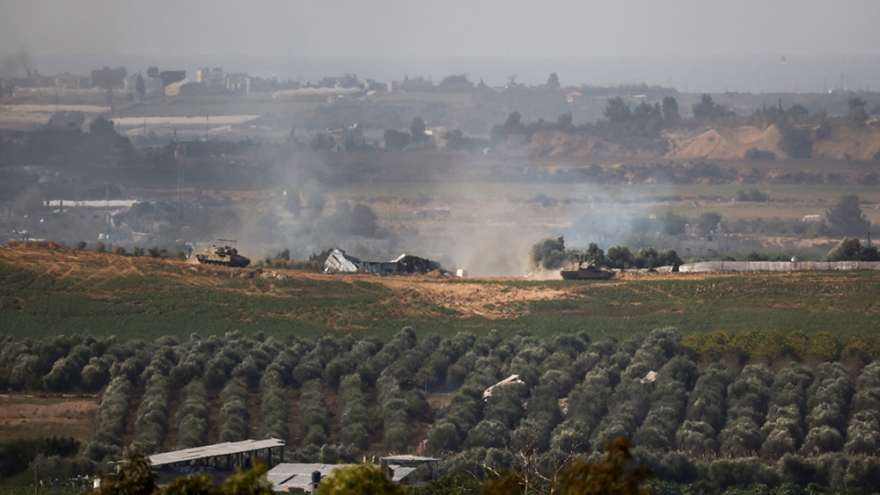 Xe tăng Israel chia cắt dải Gaza, hơn 600 mục tiêu của Hamas bị phá hủy